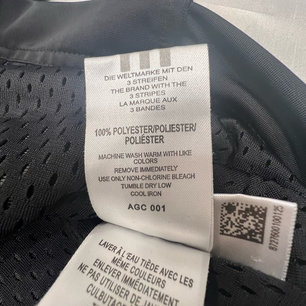 Women's black Adidas jacket with full zip and side pockets. - Picture 7 of 10